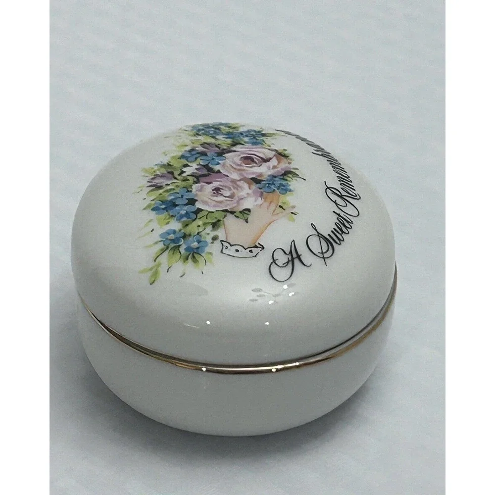 Sweet‎ Remembrance Ceramic Trinket Box Dish Avon Valentines Day 1982 Vintage